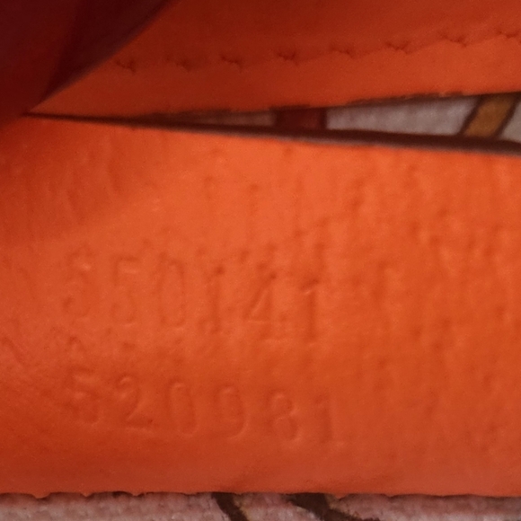 AUTHENTIC FLORAL GUCCI MED. TOTE W/ CROSSBODY w/2 COAS๐ - Picture 9 of 13